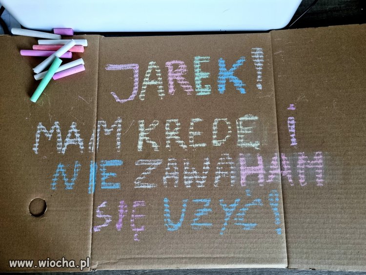 Pamiętajcie, żeby oprócz paszportu covidowego, maseczek, wziąć kolorową kredę 