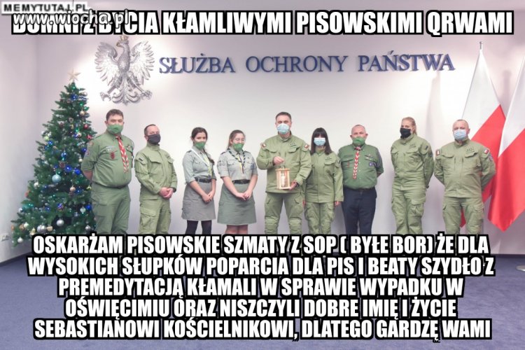 Mejzy w mundurach pozdrawiają