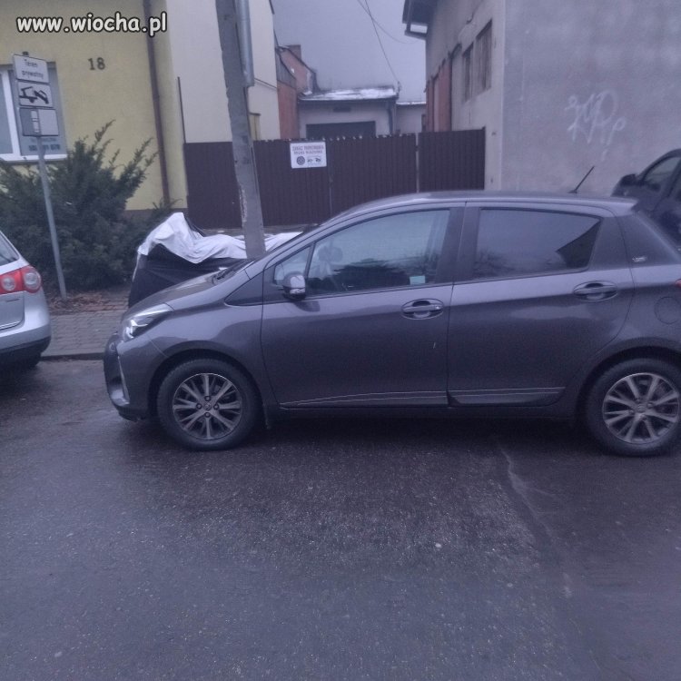 Cudowne parkowanie bezmózgiej Blondynki