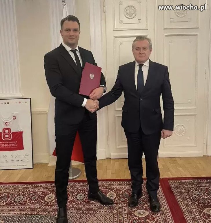 Gliński z umejzaną dłonią. Układ kolesi.   