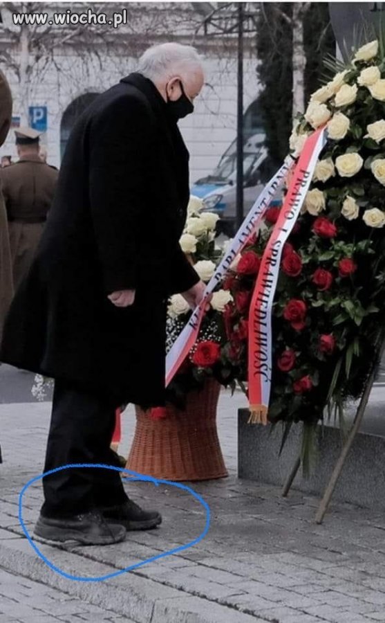 Andżyj Wieńcownik na kwarantannie a w zastępstwie jakiś niechluj w ''upiedrolonych'' butach