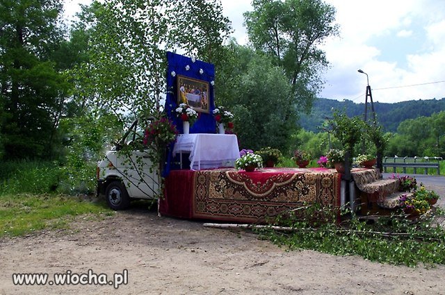 Mobilny ołtarz w kamuflarzu bojowym
