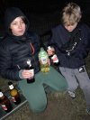 Ledwo z pieluch wyrośli a już sięgają po alkohol..