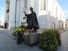  Z papieskiego pastorału zaczęła wypływać woda
