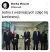Wolontariusze pomagają emerytom. 