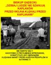 Ksiądz zachęca do całowania duchownych w ręce.