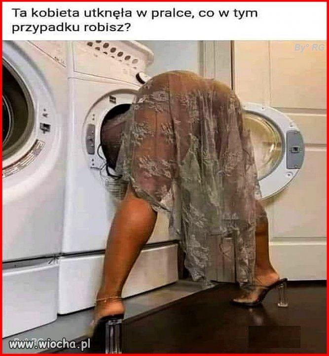 A czego ona tam szuka 