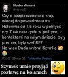 Szymek przyjmuje postawę klęczącą 