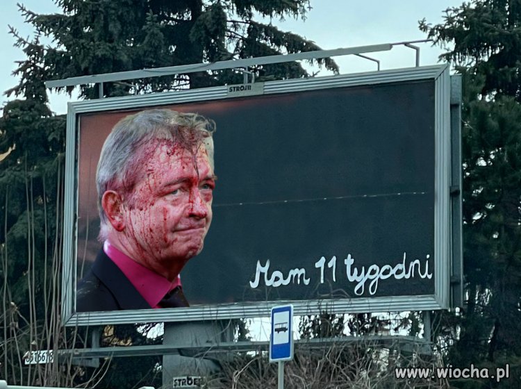 Tak a propos, kto stał obok niego