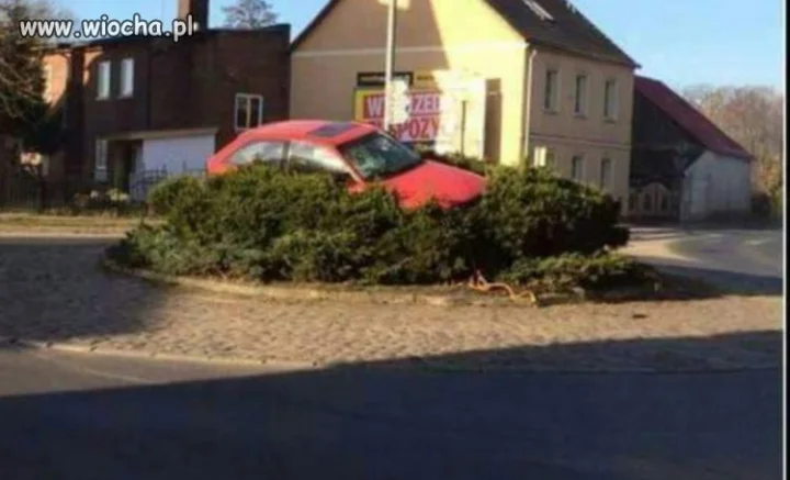 Na rondzie prosto