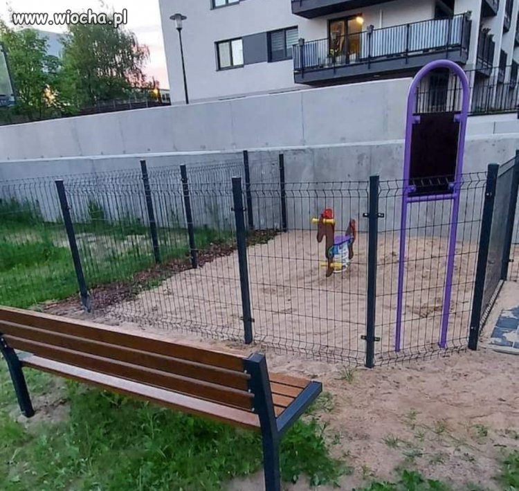 Plac zabaw na jednym z poznańskich osiedli