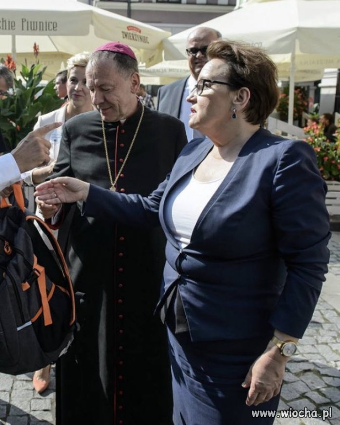 Władza się wyżywi
