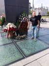 Miesiączka. Nie miał na kwiaty, przyniósł chrust.