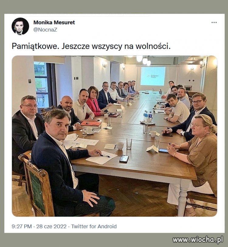 Nie widać entuzjazmu. Chyba wiedzą więcej niż my