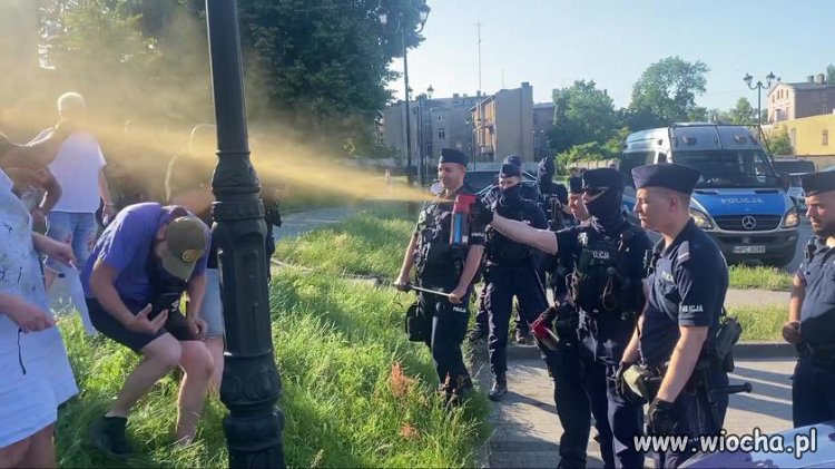 Suweren chcący się spotkać z naszczalnikiem