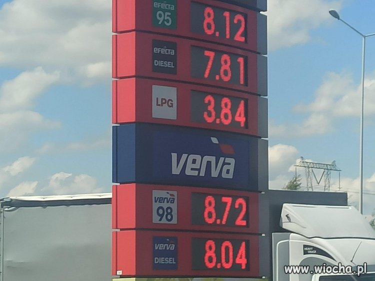 Obajtek wymienia wyświetlacze na 4 cyfrowe