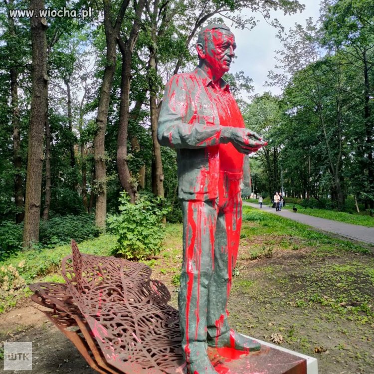 Nas?!!!... Bohaterów!!!... Farbą?!!!