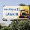 Poza ławkami, pojawiły się również billboardy...