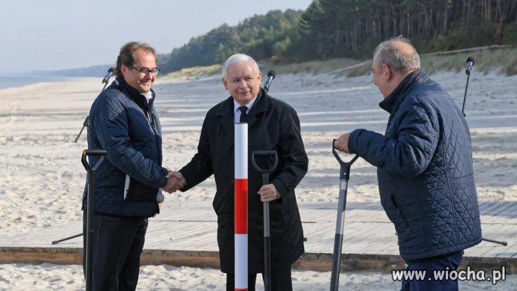 Prezes odpoczywał w piaskownicy