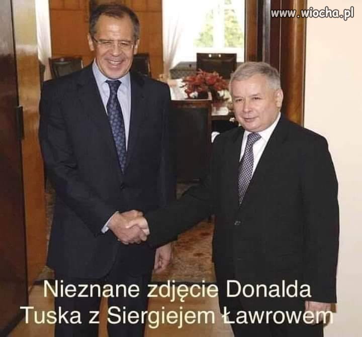 Co prawda się uśmiechał,