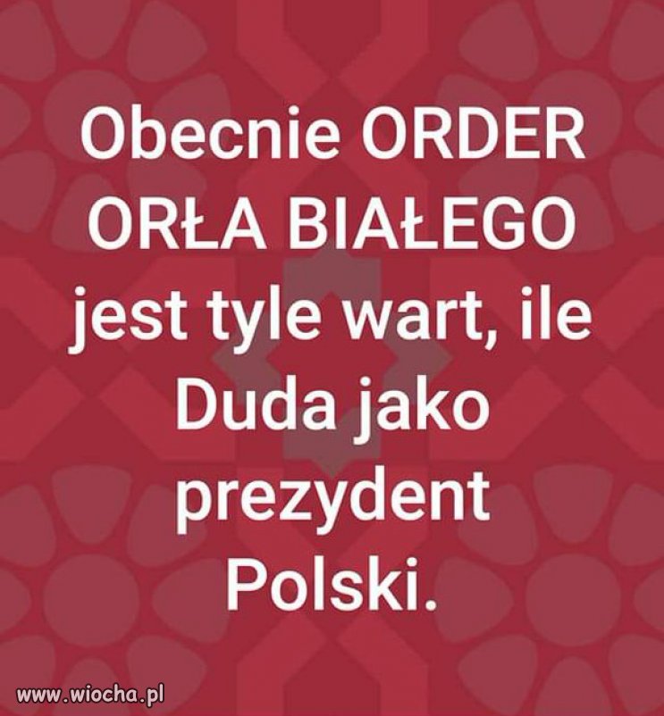 Nawet z najwyższego odznaczenia zrobili dno.