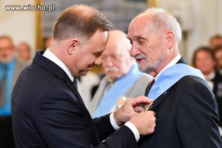 Długopis odznaczył antka psychola orderm orła biał