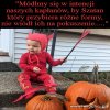 W okresie Halloween księża