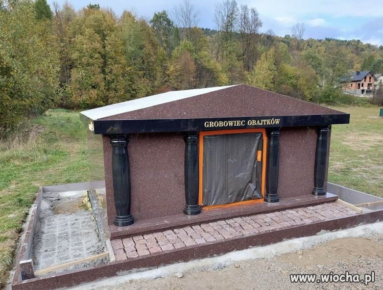 To nie fotomontaż! P.S. Kostkę układał Sasin.