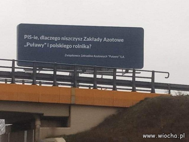 Takie banery wiszą na trasie Lublin - Warszawa.