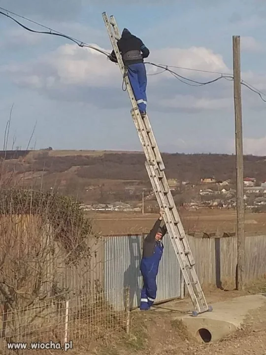 Trzymaj się ...ja lecę po kombinerki