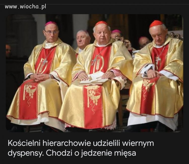 Trzech facetów w złotych kieckach