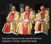 Trzech facetów w złotych kieckach