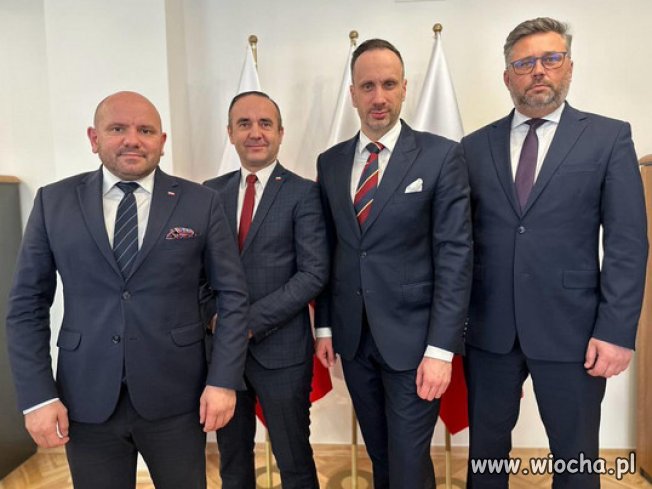 Kibole sejmowi... Gosek wymiata. Jakby miał wrzody pod pachami