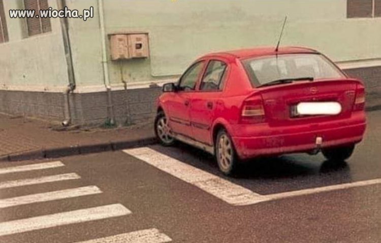 Jak równiutko przy linii zaparkowane