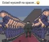 Spacerek przy schodach