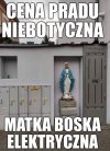 Przyda się jej pomoc i łaska w tym państwie z kartonu