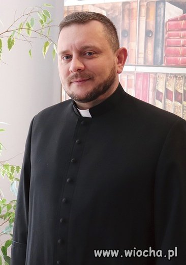 Ksiądz Grzegorz Oleś, salezjanin,dyrektor szkoły