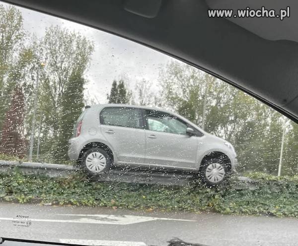 Ktoś miał wypadek...