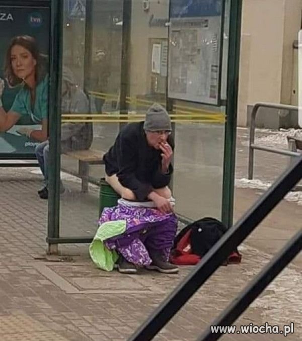 Autobus spóźnia się.