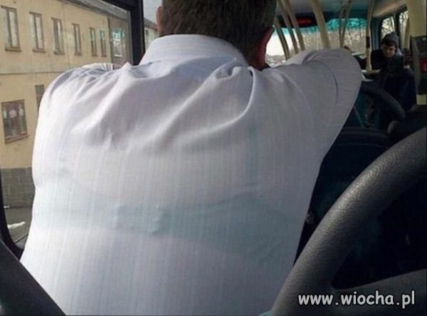 Kościelny w drodze na niedzielną mszę.