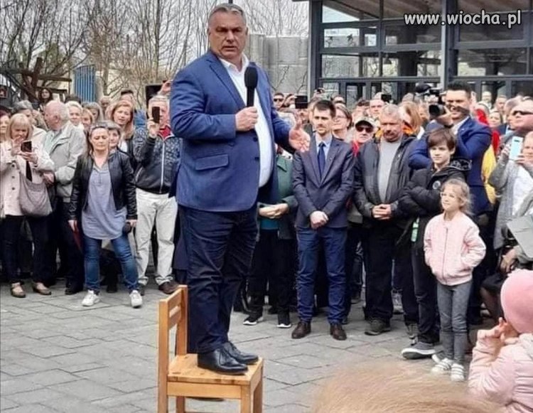 Czemu Komorowski wskakiwał na krzesła?