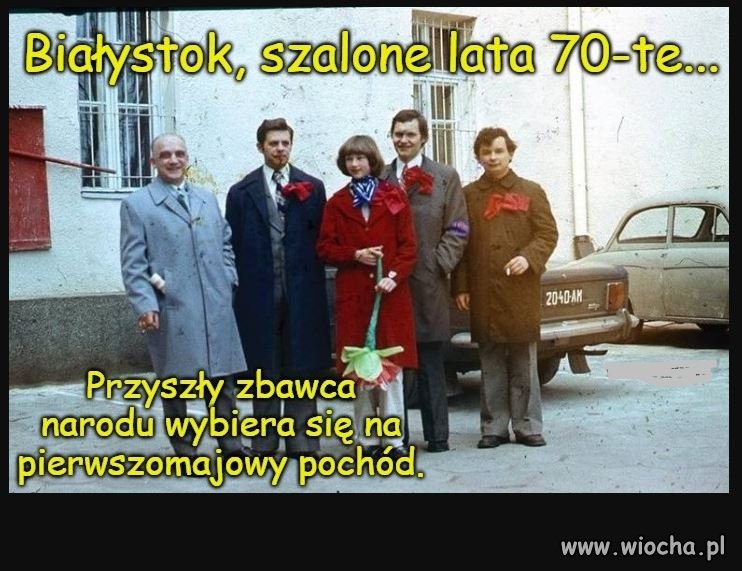 Z czerwoną kokardą na piersi