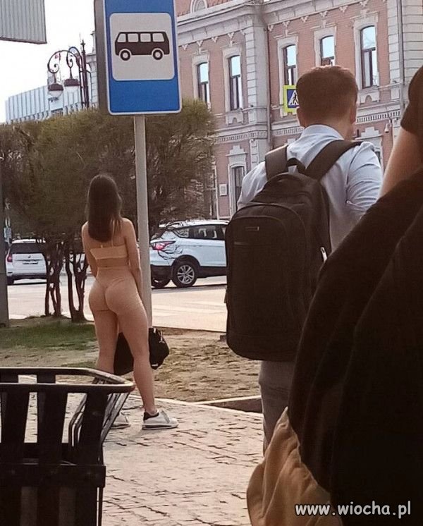 Przystanek autobusowy.