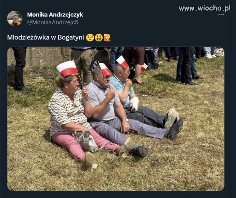 Radosna  twarz, zapał pełen aż kipii w emocjach, a z flag ochronę przeciwsłoneczną sobie zrobili.