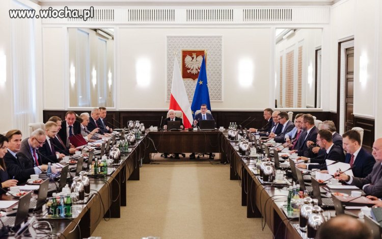 Dwógłowy Premier Polskiego rządu