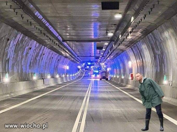 Maliniak otwiera tunel.