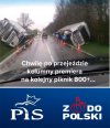 Po przejeździe kolumny rządowej.