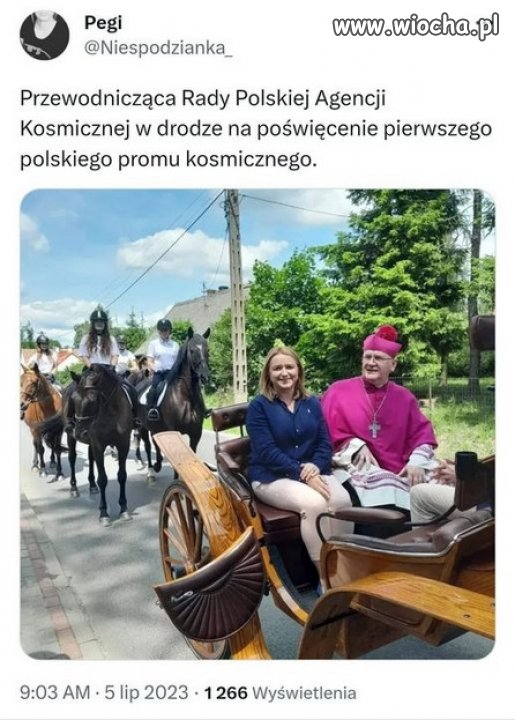 Swiecenie pierwszego polskiego promu komicznego...