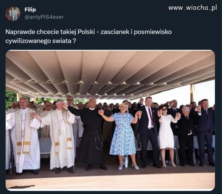 No i jest Elka, cała w bieli, roztańczona, stęskniona 