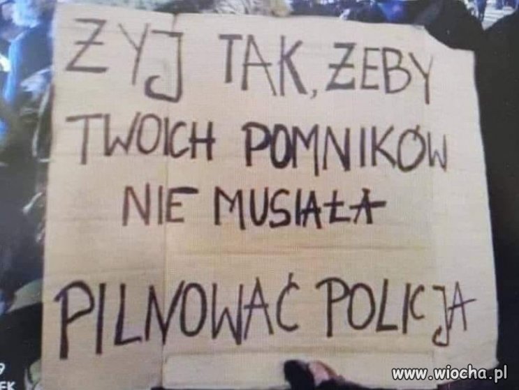 Kult jednostki zawsze przypominal o dyktaturze...